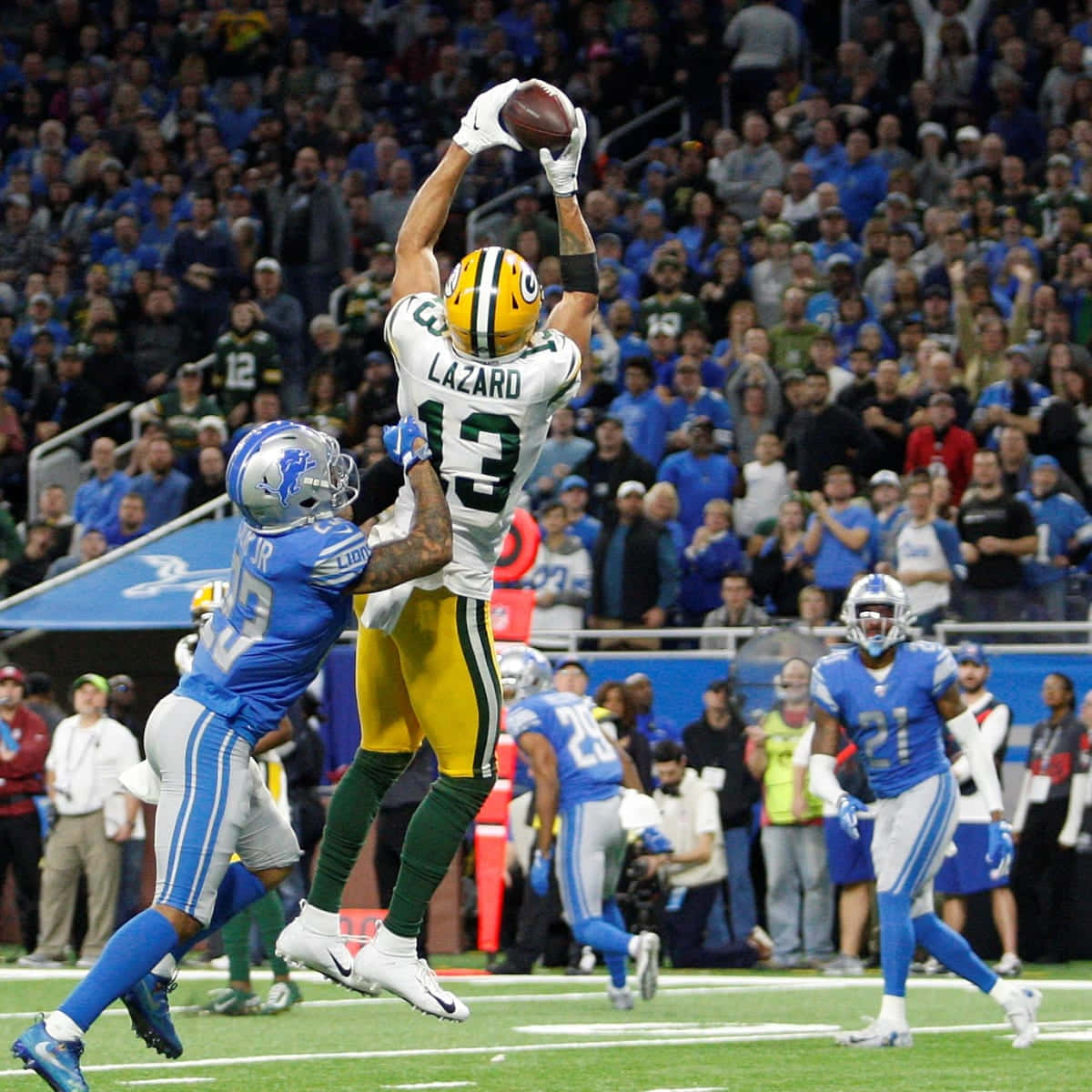 Allen Lazard High Catch Football Game Wallpaper