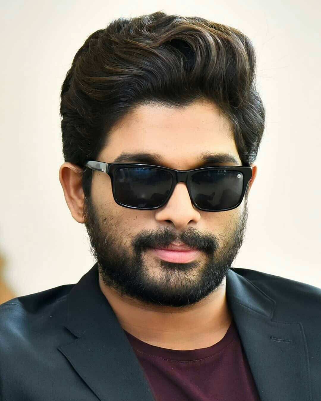 Allu Arjun Head Shot In Sunglasses Wallpaper