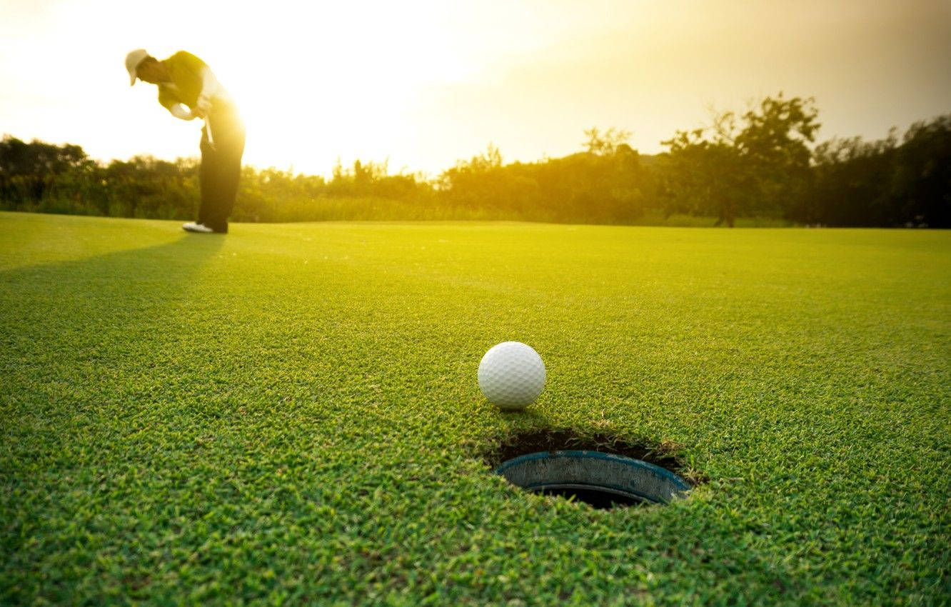 Almost There Golfing Desktop Wallpaper