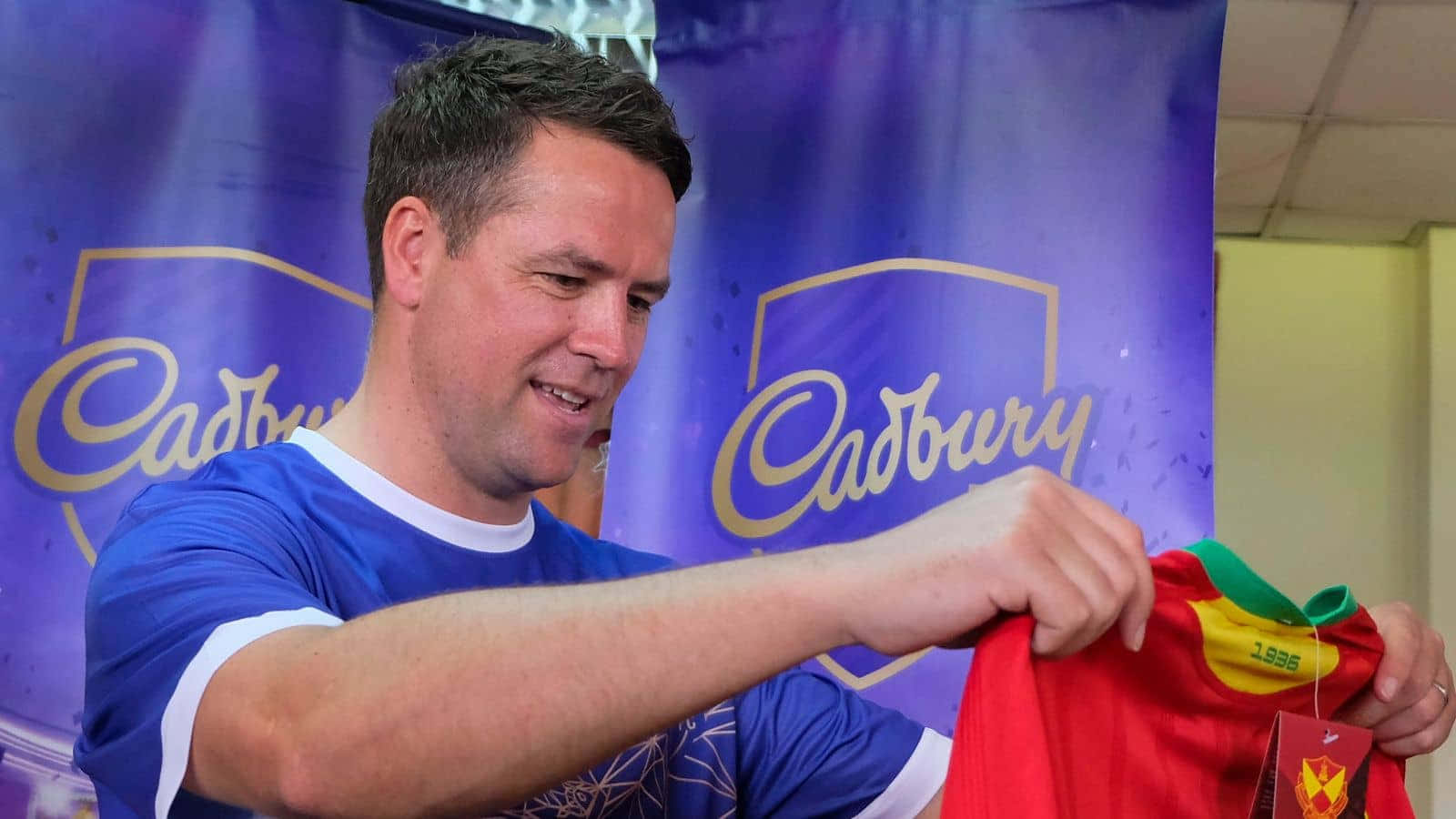 Amazed Footballer Michael Owen Cadbury Wallpaper