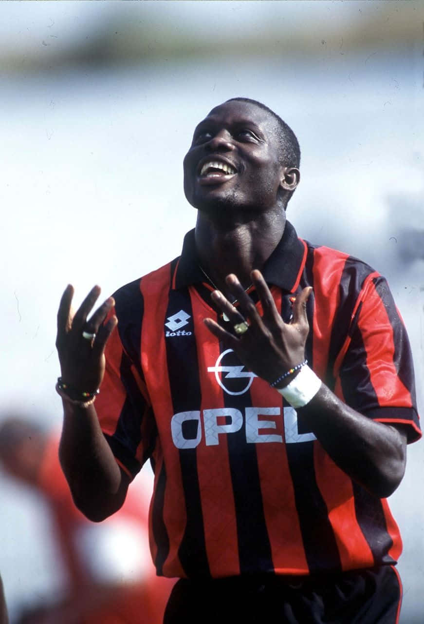 Amazed George Weah Ac Milan Wallpaper