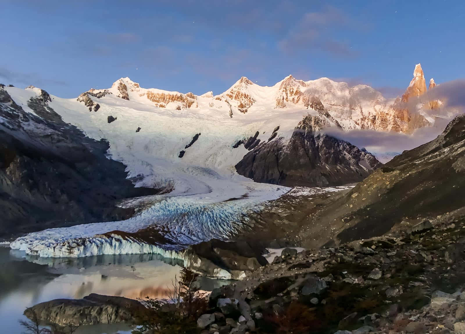 Amazing Landscape Of El Chalten Mountains Wallpaper