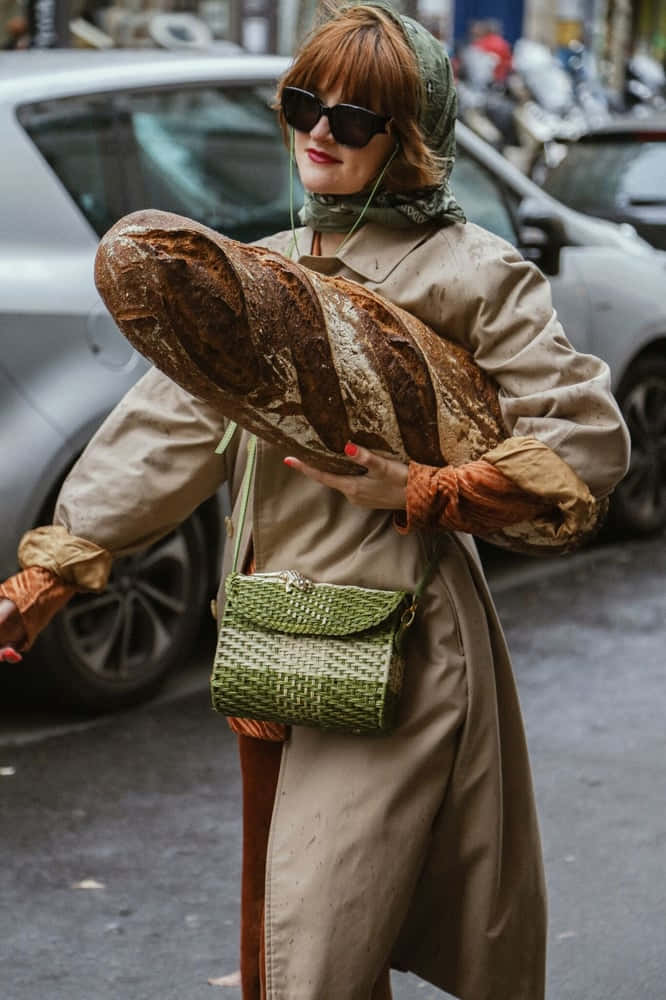 Amélie Pichard With Big Baguette Wallpaper