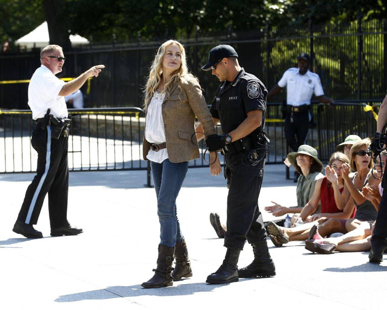 American Actress And Environmentalist, Daryl Hannah, Arrested During A Protest Wallpaper