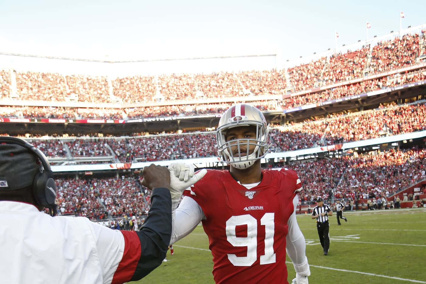 American Defensive Lineman Arik Armstead Candid Angle Shot Wallpaper