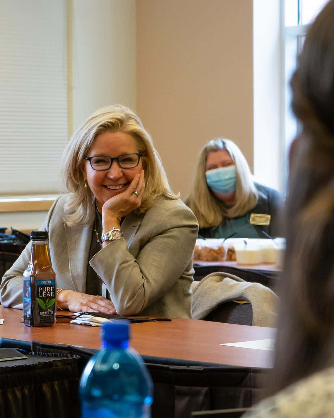 American Politician Elizabeth Cheney Enjoying A Light-hearted Moment With Her Staff. Wallpaper