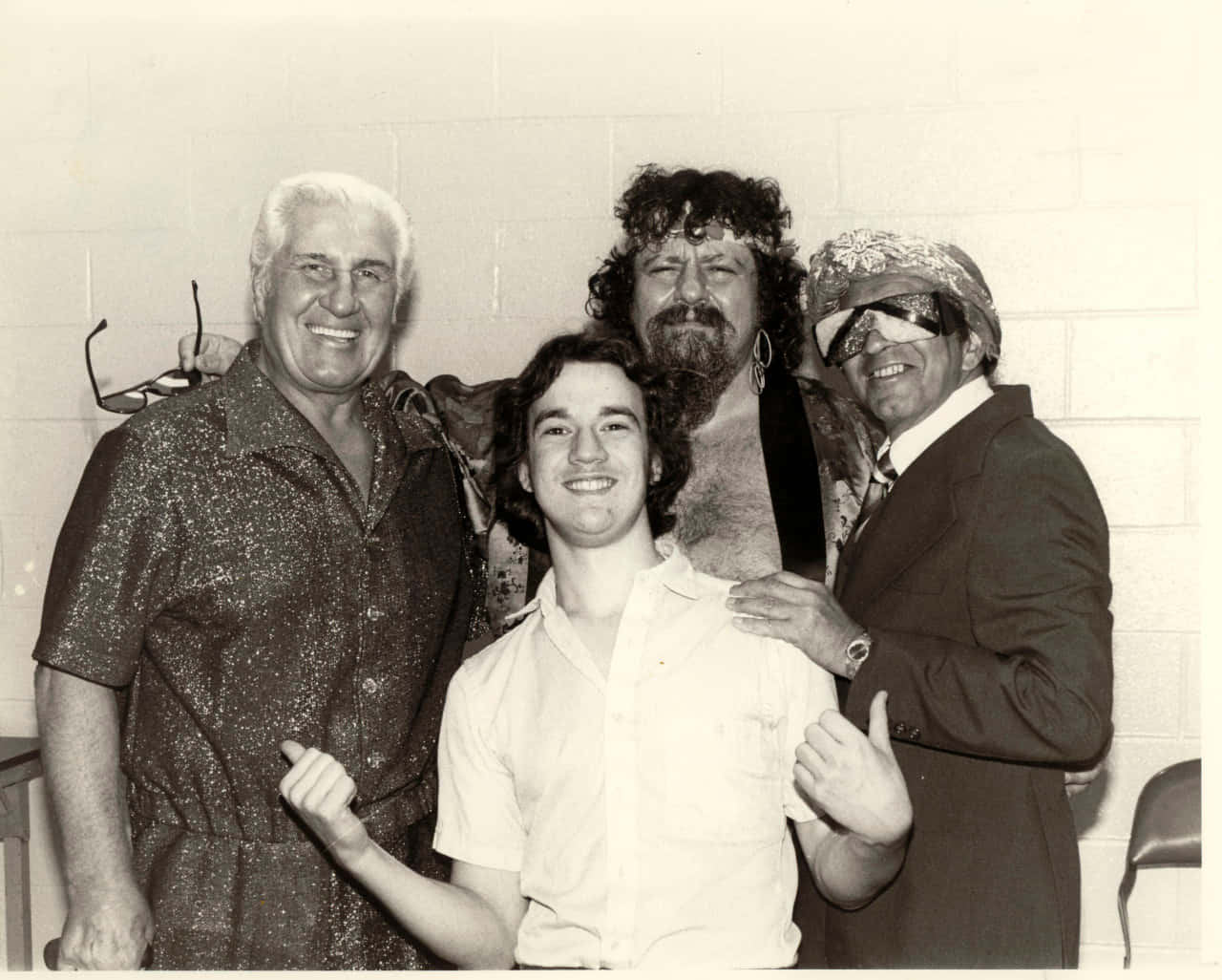 American Wrestler Freddie Blassie With Friends Wallpaper