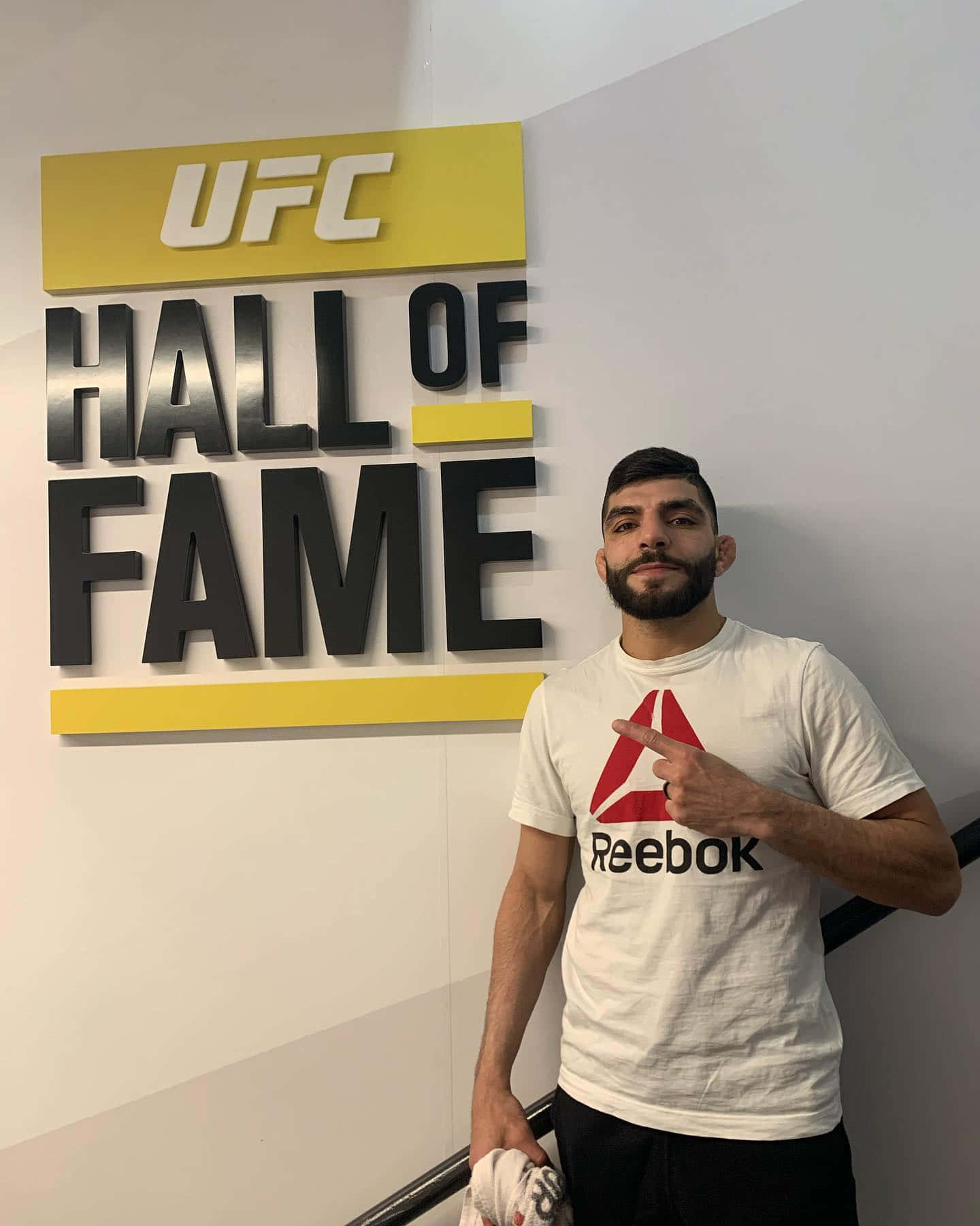 Amir Albazi At Ufc Hall Wallpaper