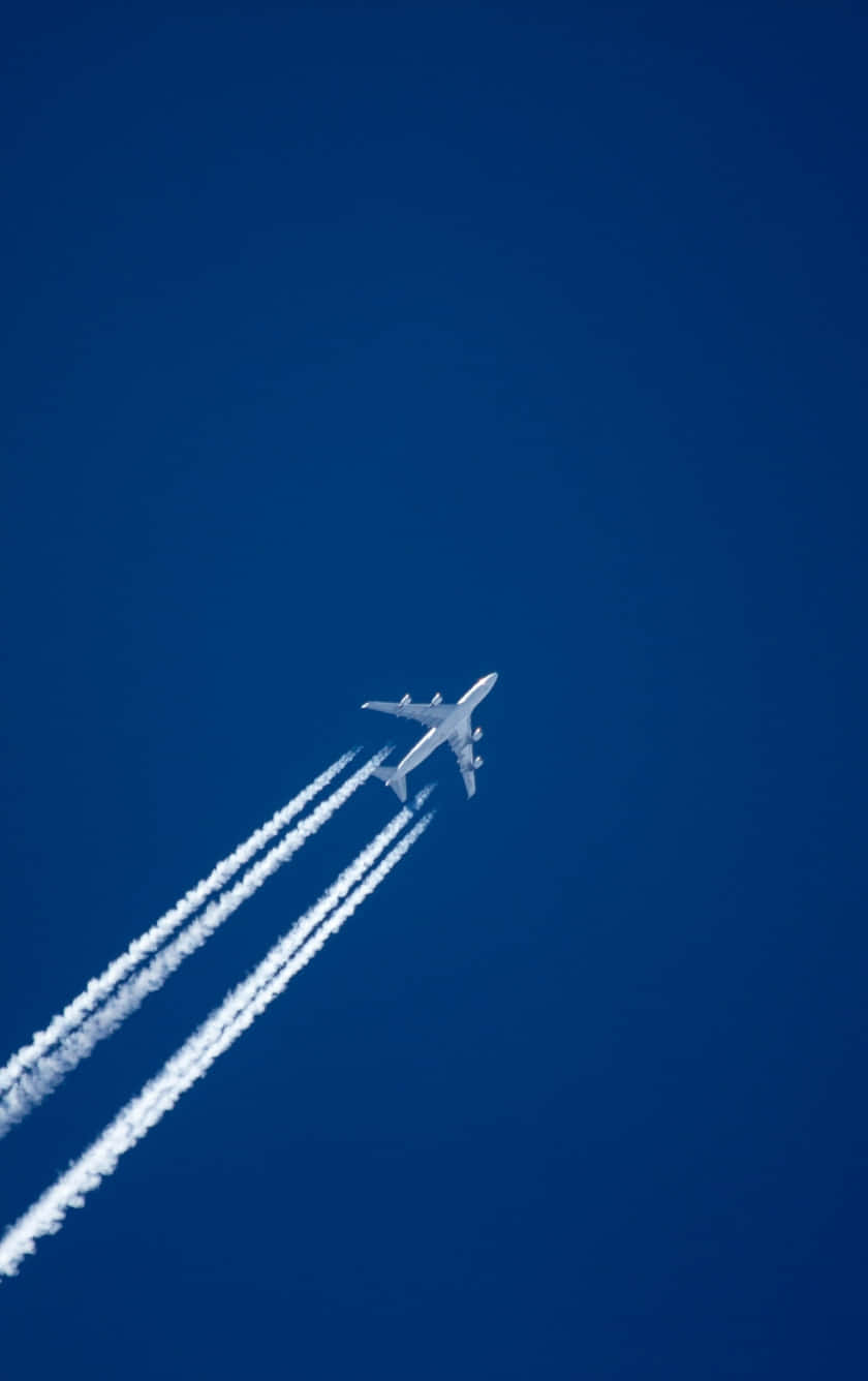 An Aeroplane Mesmerizingly Capturing The Sunset Sky Wallpaper