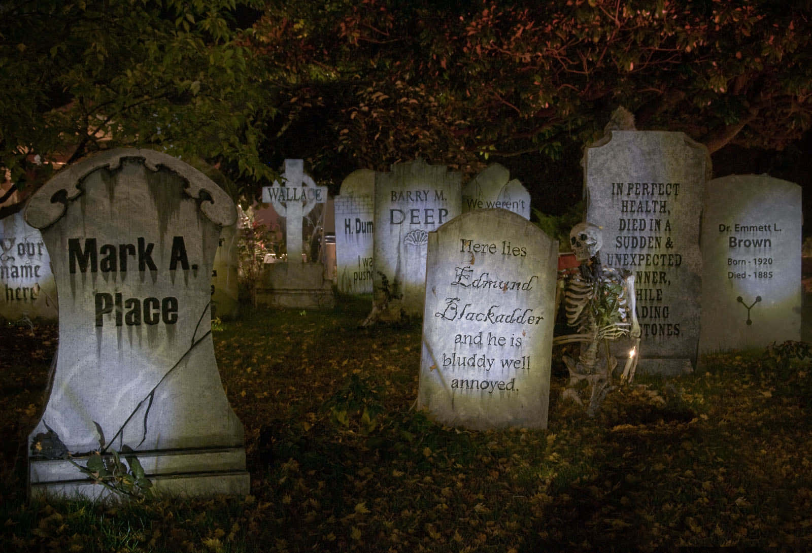 An Eerie Halloween Night At A Graveyard Wallpaper