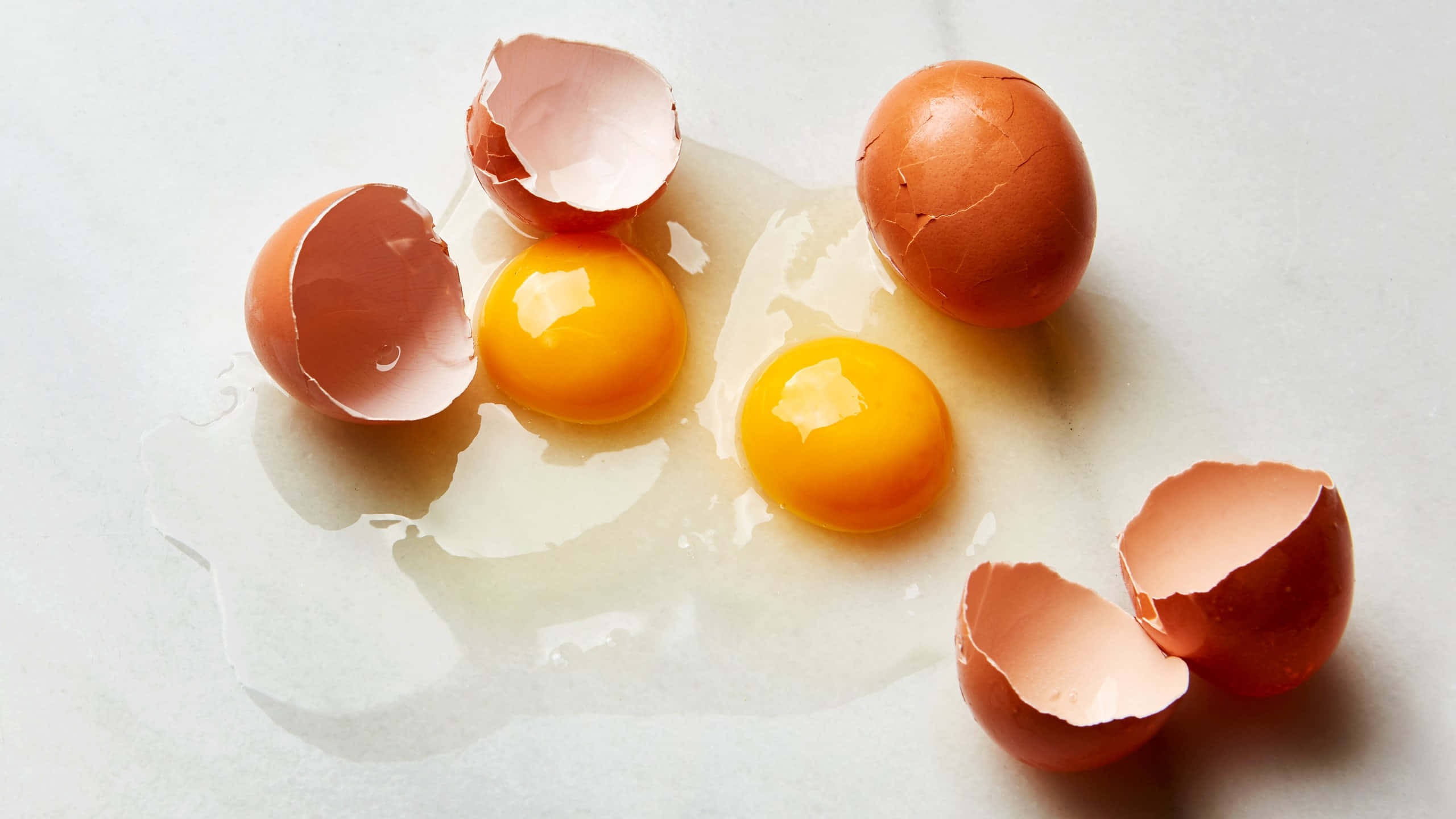 An Image Of A Bowl Of Egg Whites Wallpaper