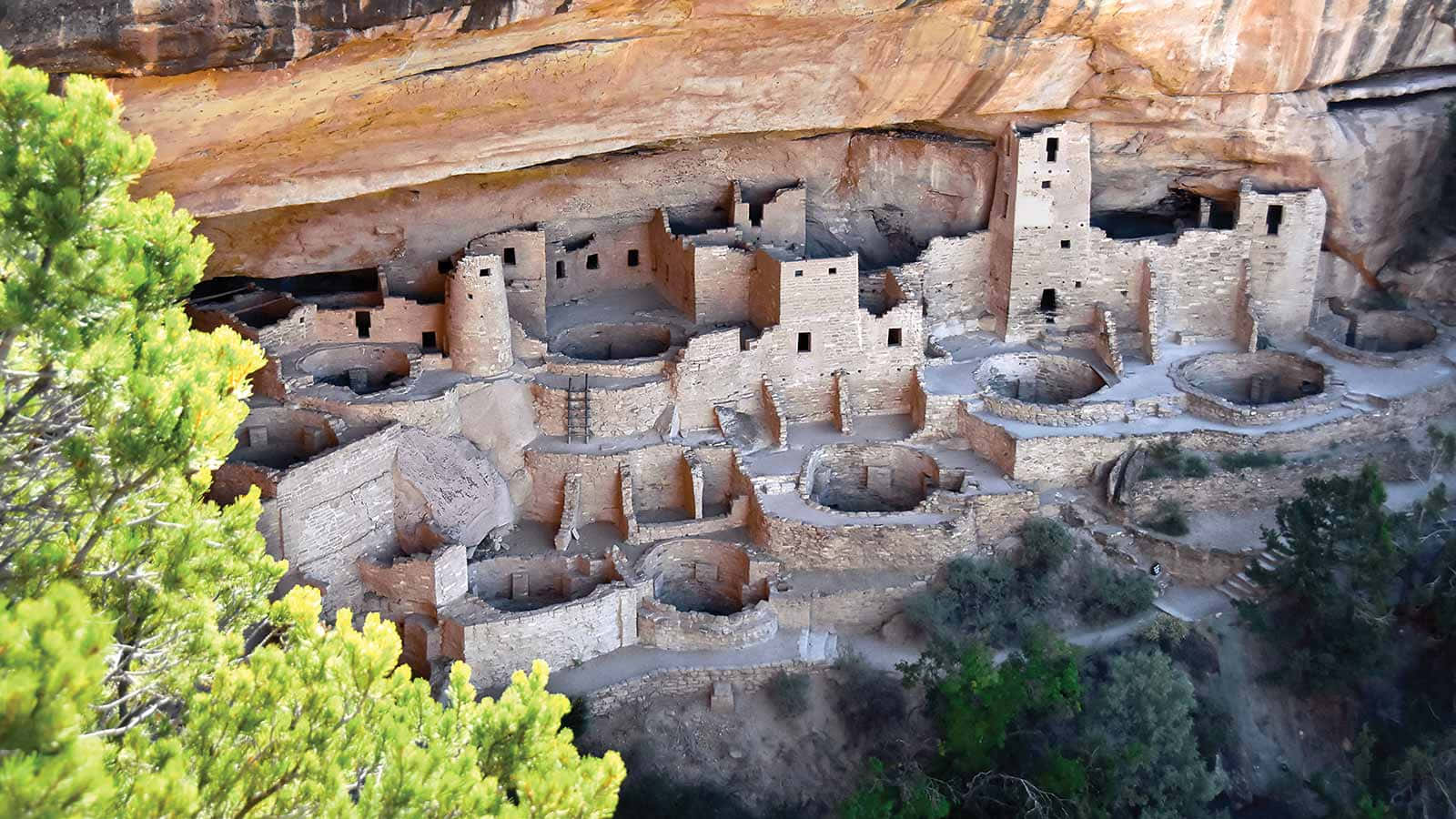 Ancient Puebloan Dwellings At Mesa Verde National Park Wallpaper