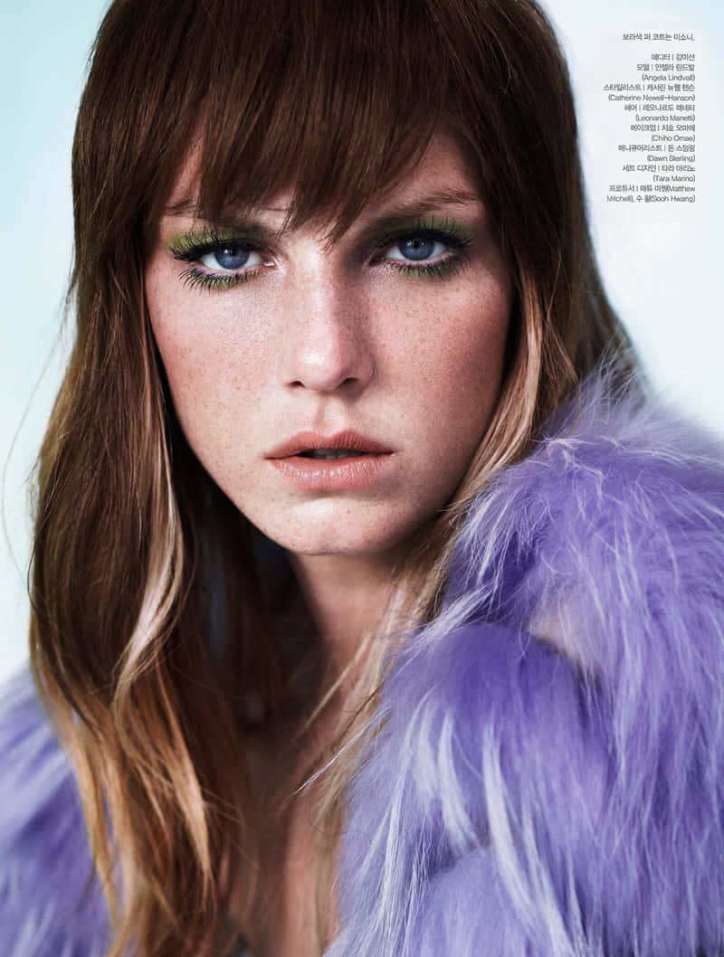 Angela Lindvall Purple Fur Fashion Wallpaper