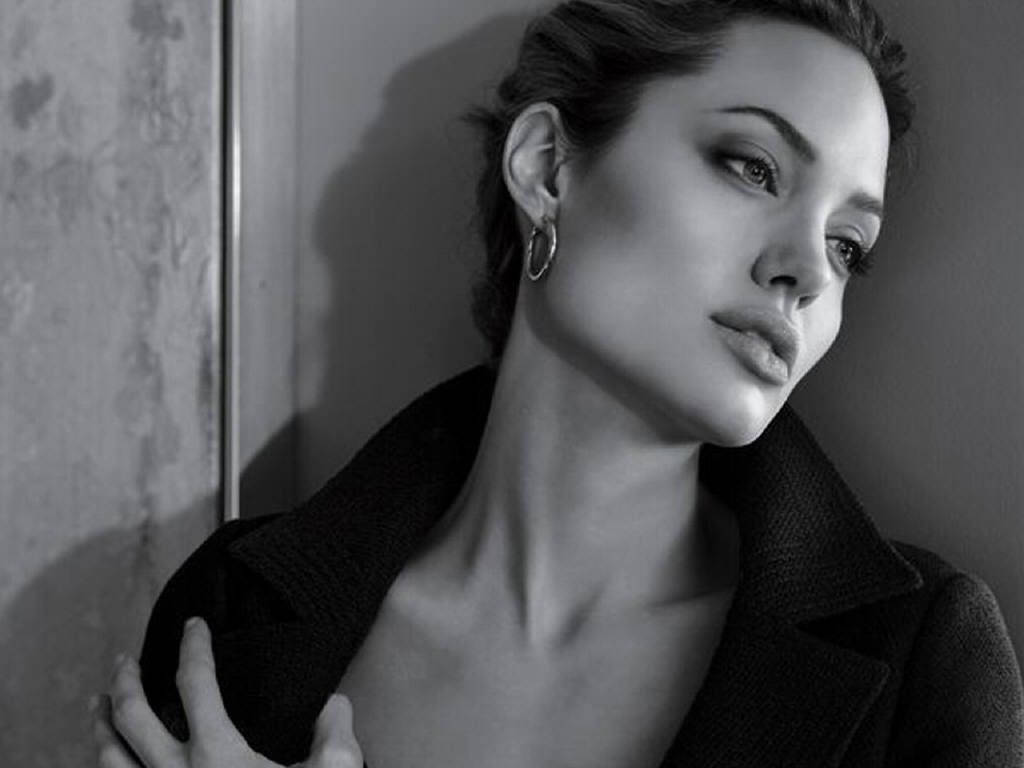 Angelina Jolie Adorns Wall In Monochrome Wallpaper