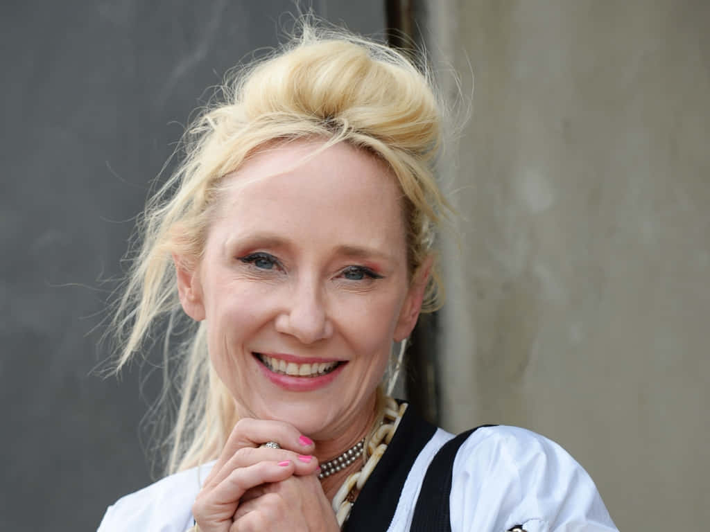 Anne Heche Happy Wallpaper