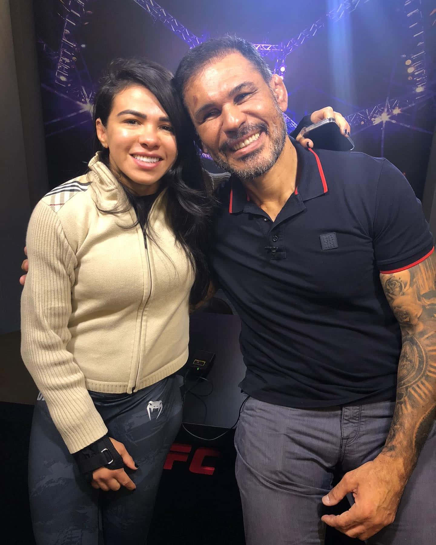 Antônio Rodrigo Nogueira Smiling With Wife Wallpaper