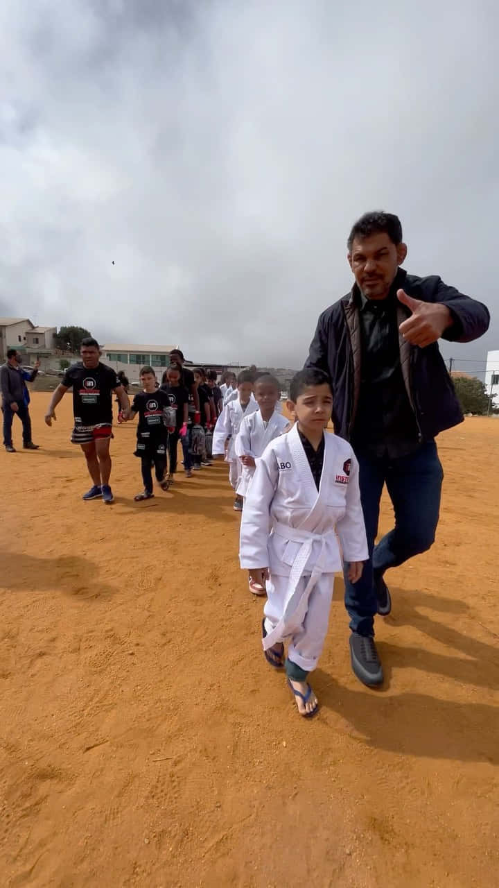 Antônio Rodrigo Nogueira With Child Mma Fighter Wallpaper