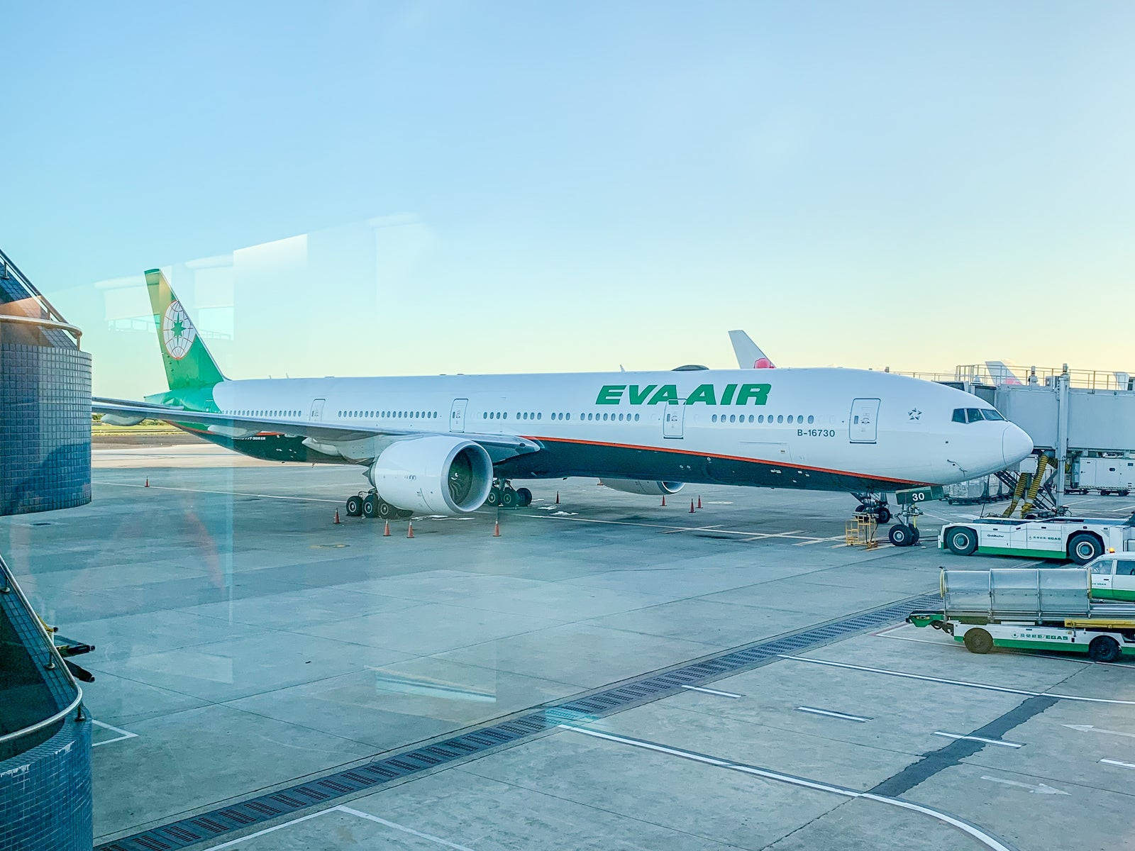 Apron Eva Air Wallpaper