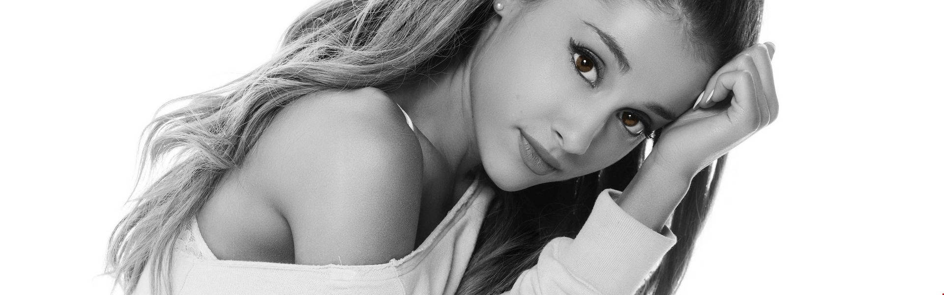 Ariana Grande Breaking Records Wallpaper