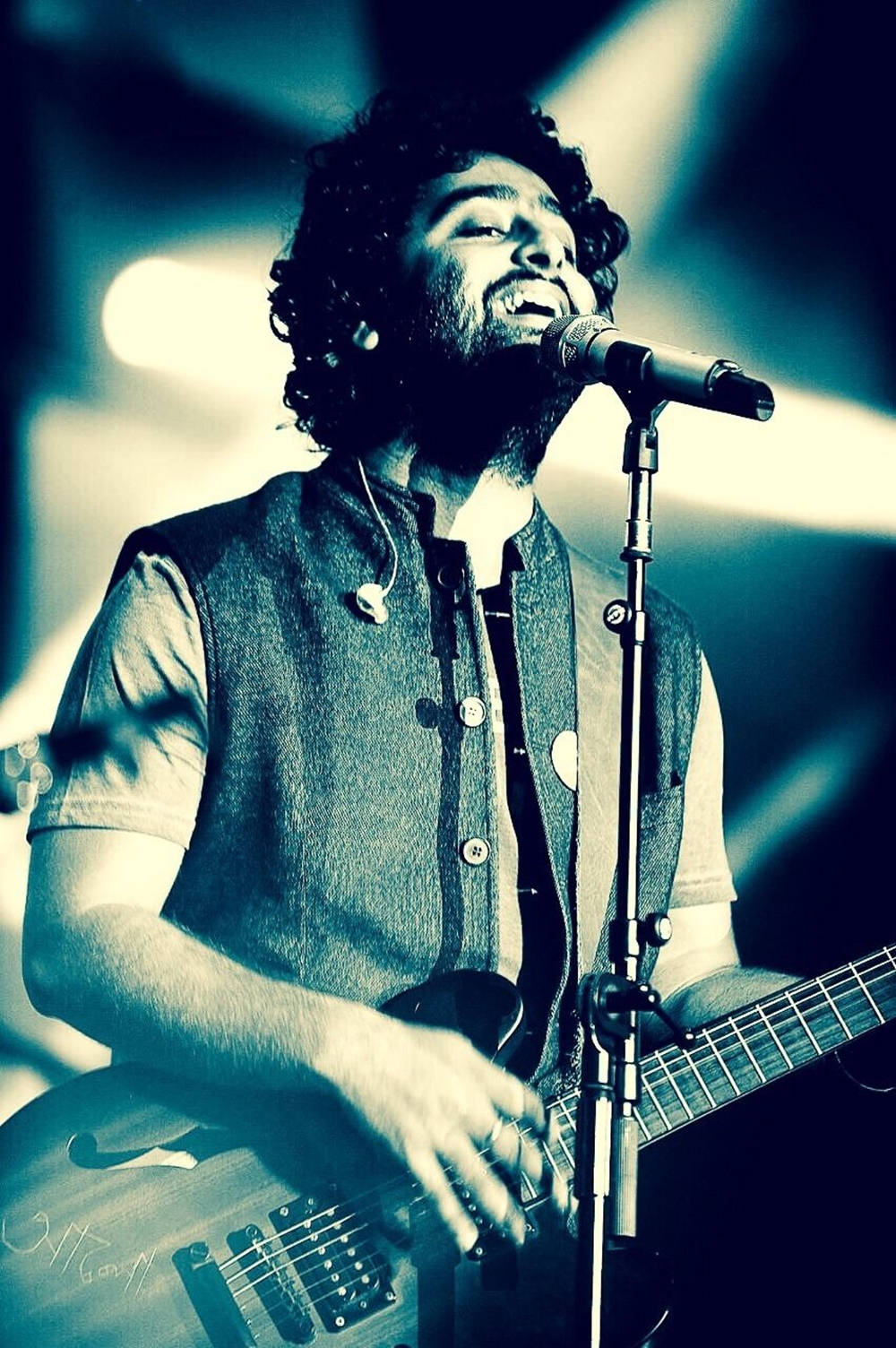 Arijit Singh Amazing Live Performance Wallpaper