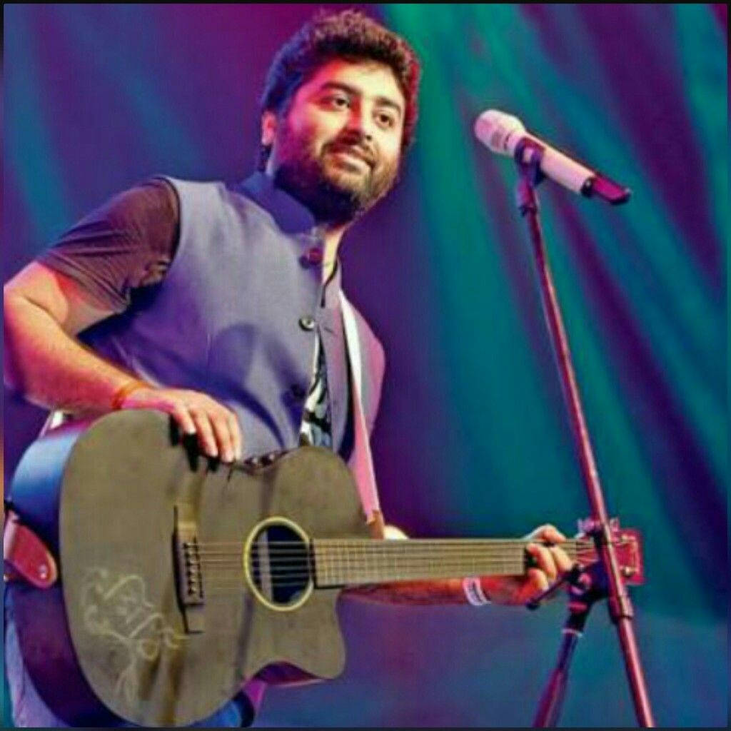 Arijit Singh Low-angle Shot Wallpaper