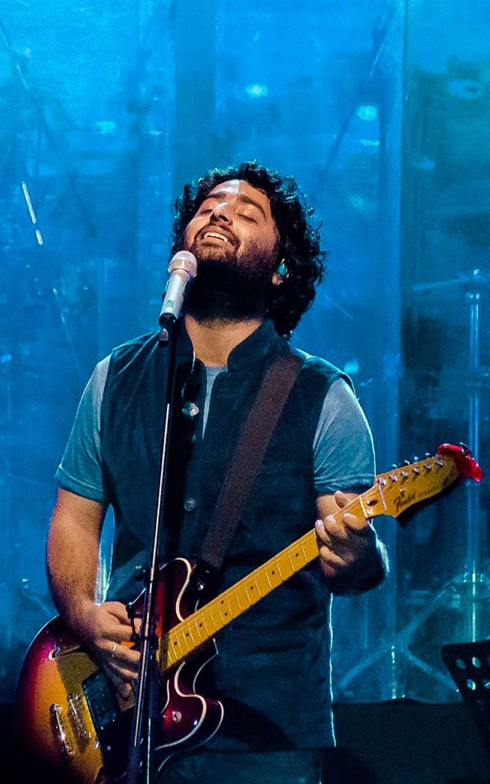 Arijit Singh On Live Concert Wallpaper