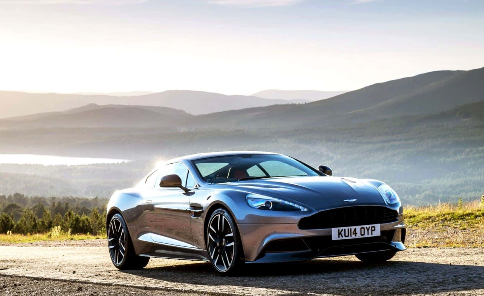 Aston Martin Vanquish - Luxury And Performance Unleashed Wallpaper