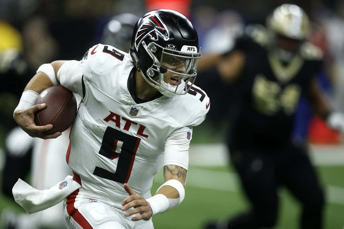 Atlanta Falcons Quarterback Action Shot Wallpaper