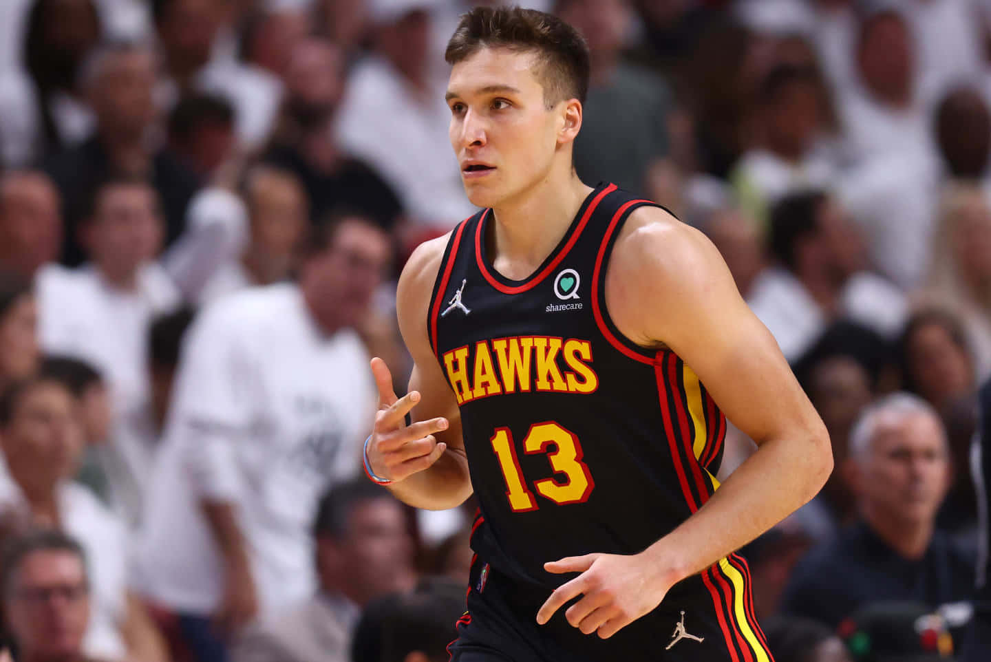 Atlanta Hawks Player Bogdan Bogdanovic Wallpaper