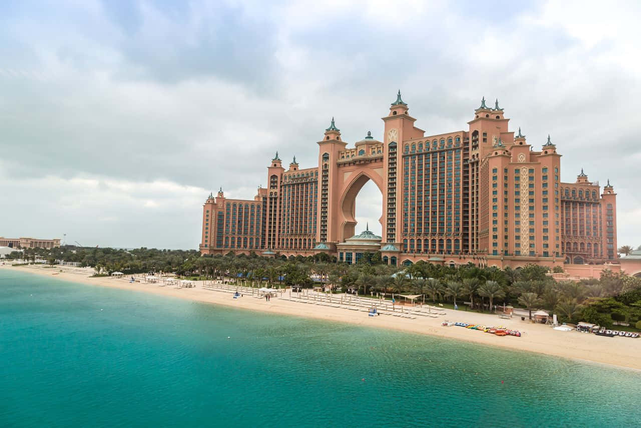 Atlantis Resort With Lovely View Of The Beach Wallpaper