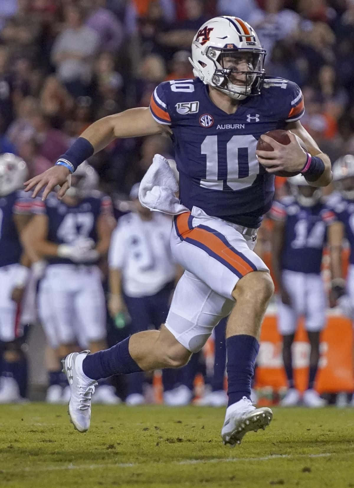 Auburn Quarterback Bo Nix Action Run Wallpaper