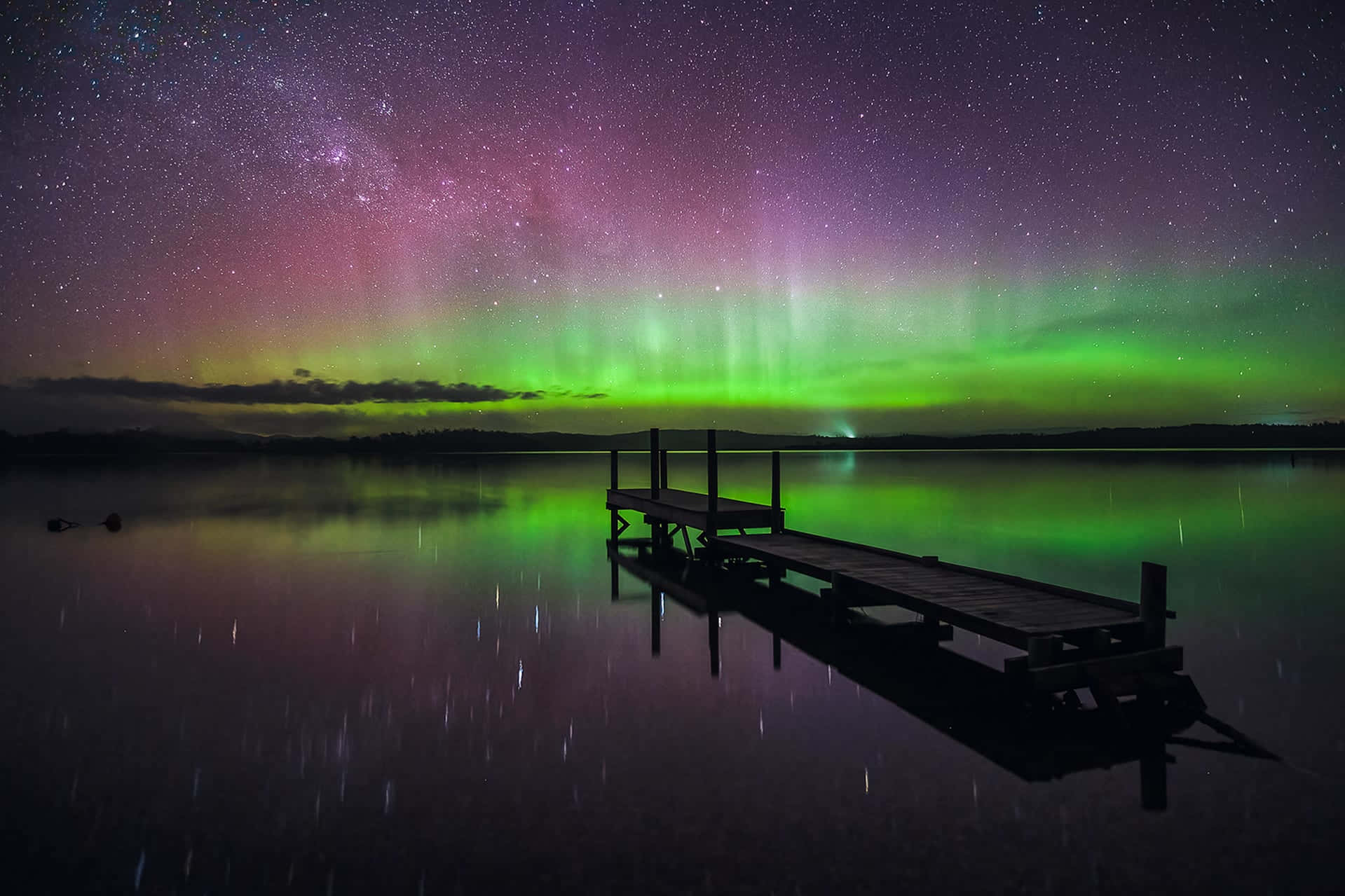 Aurora Australis Lake Jetty Wallpaper