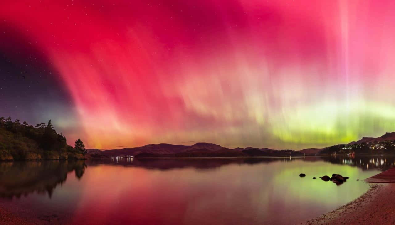 Aurora Australis Over Lake Reflection Wallpaper