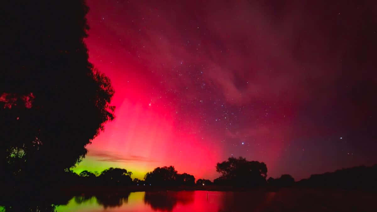 Aurora Australis Over Water Wallpaper