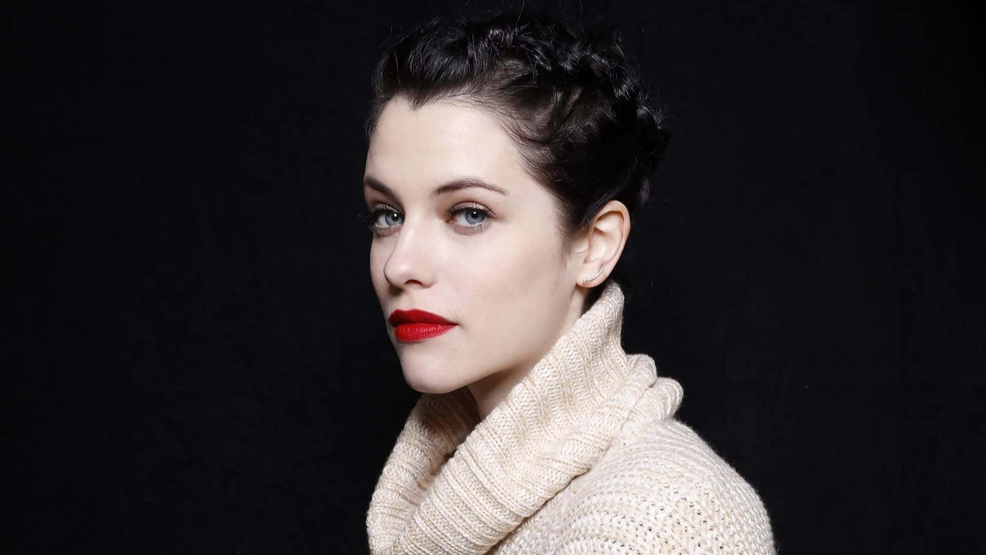 Australian Actress Jessica De Gouw Posing Elegantly Wallpaper