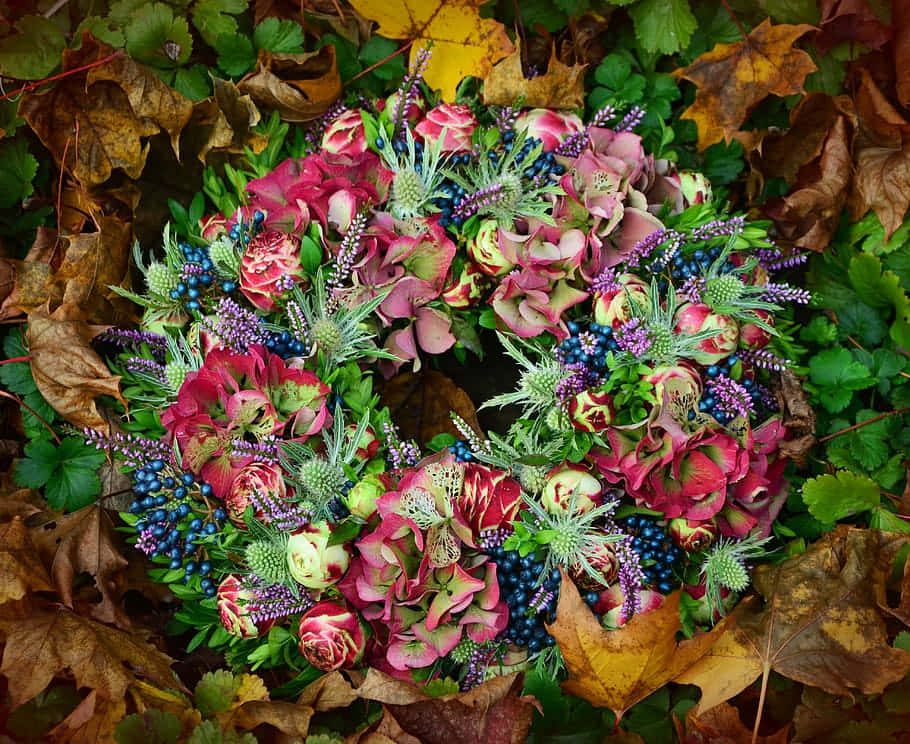 Autumn Inspired Floral Wreath Wallpaper