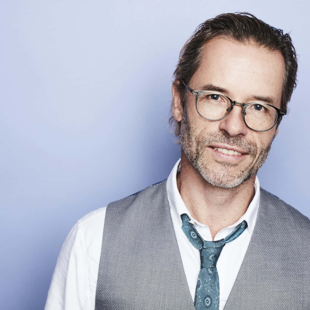 Award-winning Actor Guy Pearce Portrait Wallpaper