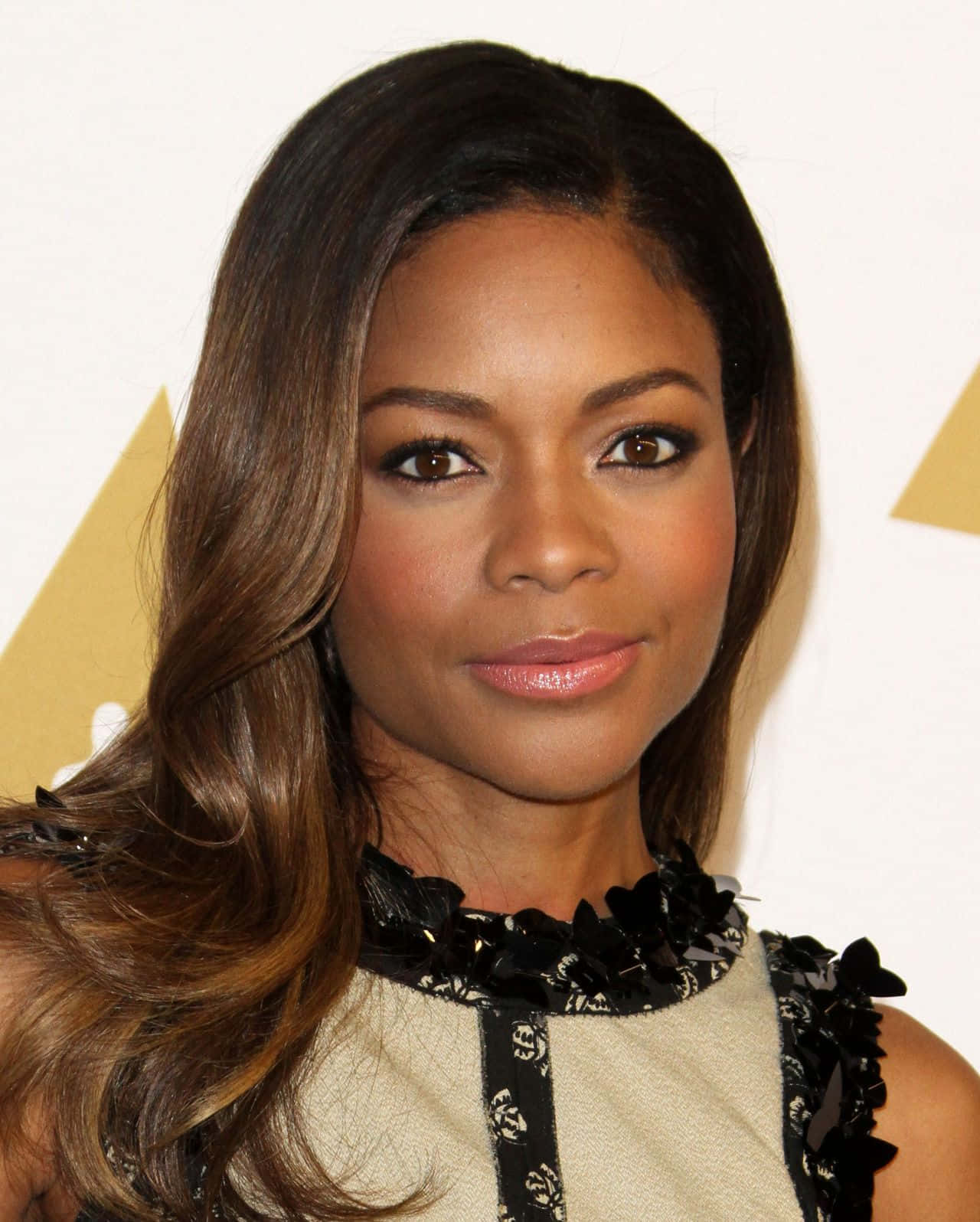 Award-winning Actress Naomie Harris At A Red Carpet Event Wallpaper