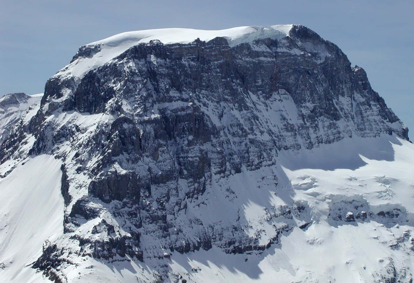 Awe-inspiring View Of The Majestic Mountains In Glarus Wallpaper