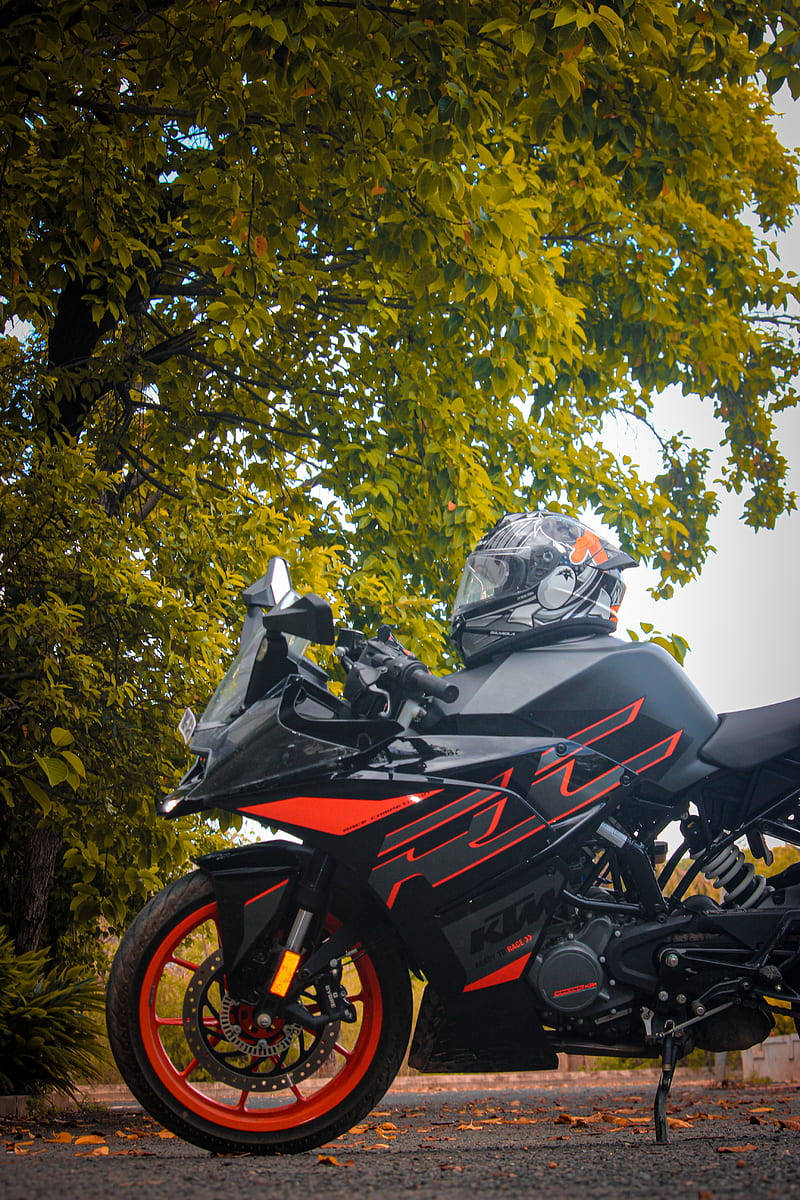 Awesome Black Ktm Rc 200 Wallpaper