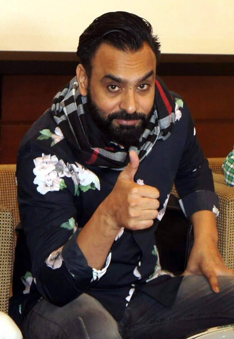 Babbu Maan With A Thumbs Up Wallpaper