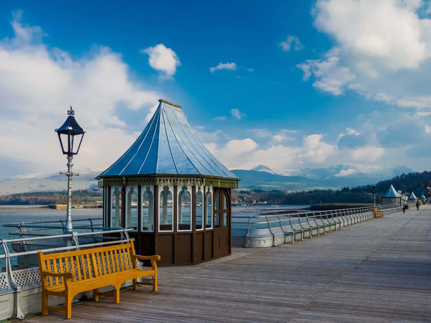 Bangor Pier Gazebo Mountain View Wallpaper