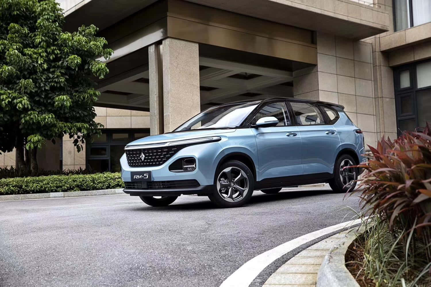 Baojun R M5 Blue S U V Urban Setting Wallpaper