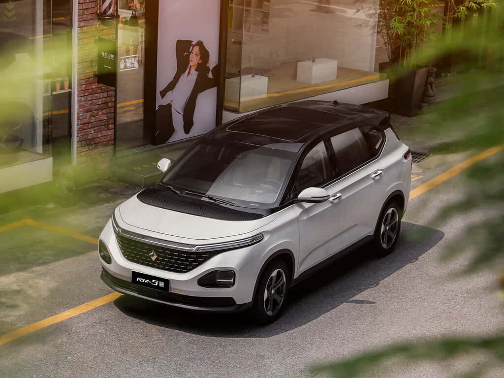 Baojun R M5 S U V Parked Outdoors Wallpaper