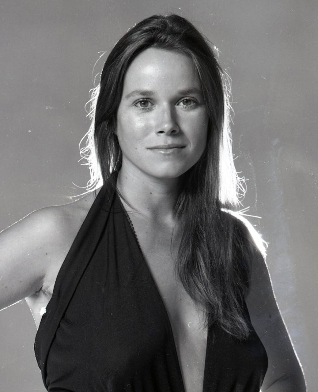 Barbara Hershey In Black And White Wallpaper