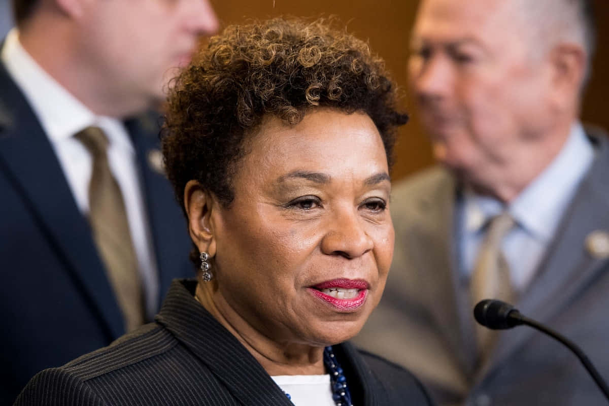 Barbara Lee Speaking From Podium Wallpaper