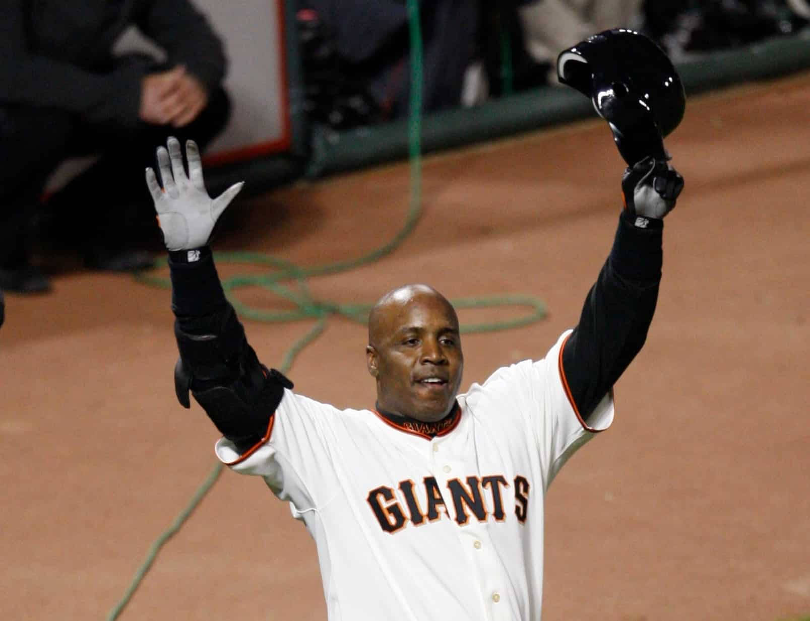 Barry Bonds Raising Hands Wallpaper