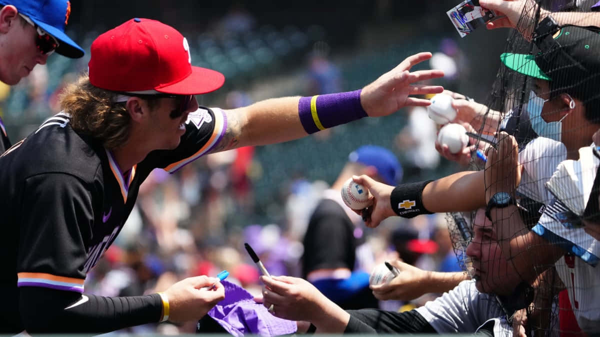 Baseball Player Signing Autographs Wallpaper