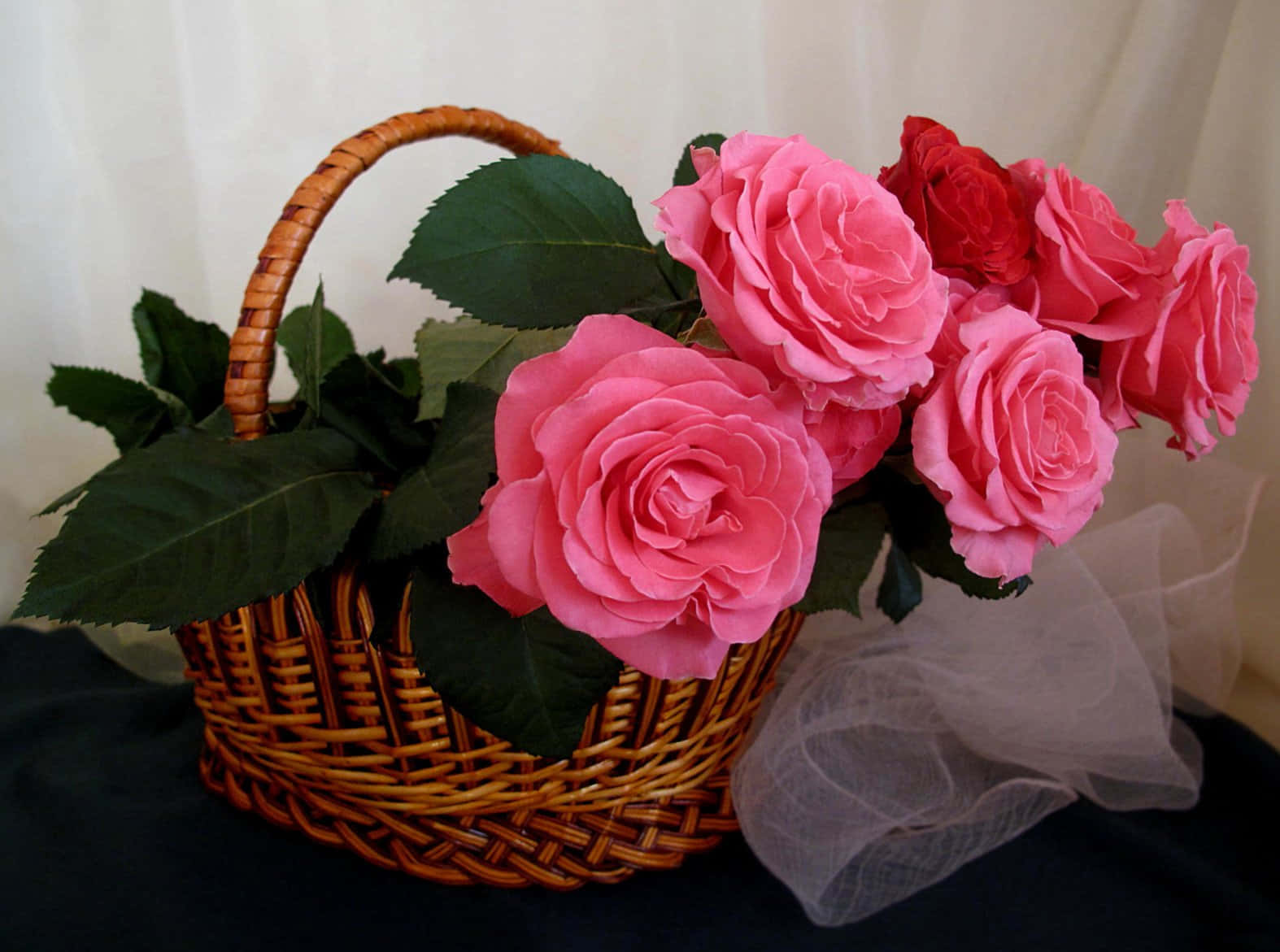 Basketof Pink Roses Wallpaper