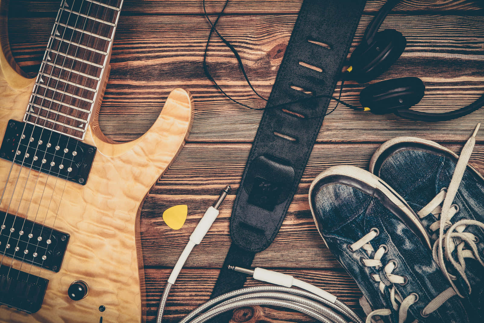 Bass Guitarand Musician Accessories Wallpaper